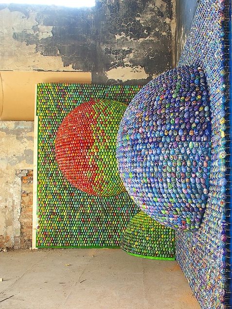 Panel with 2 spheres and a corner